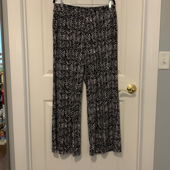 Lane Bryant black/white stretch wide leg pants Women’s plus size 14/16. - Picture 1 of 5